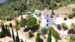 Castle Tower apartment in rural holiday park 'Picasso', Tolox